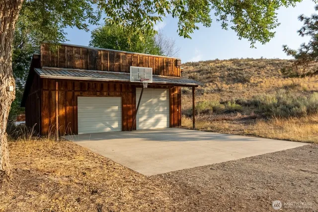 $955,000 | 13 Serviceberry Road, Winthrop, WA 98862