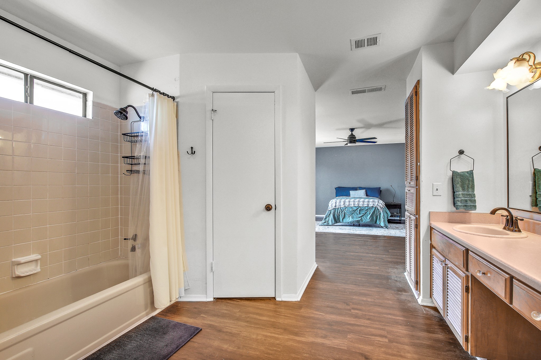 8925 North Plaza, Unit 69 Austin, TX 78753 - Photo 22 of 29 Bathroom featuring shower / tub combo, vanity, ensuite bath, dark wood-style floors, and ceiling fan