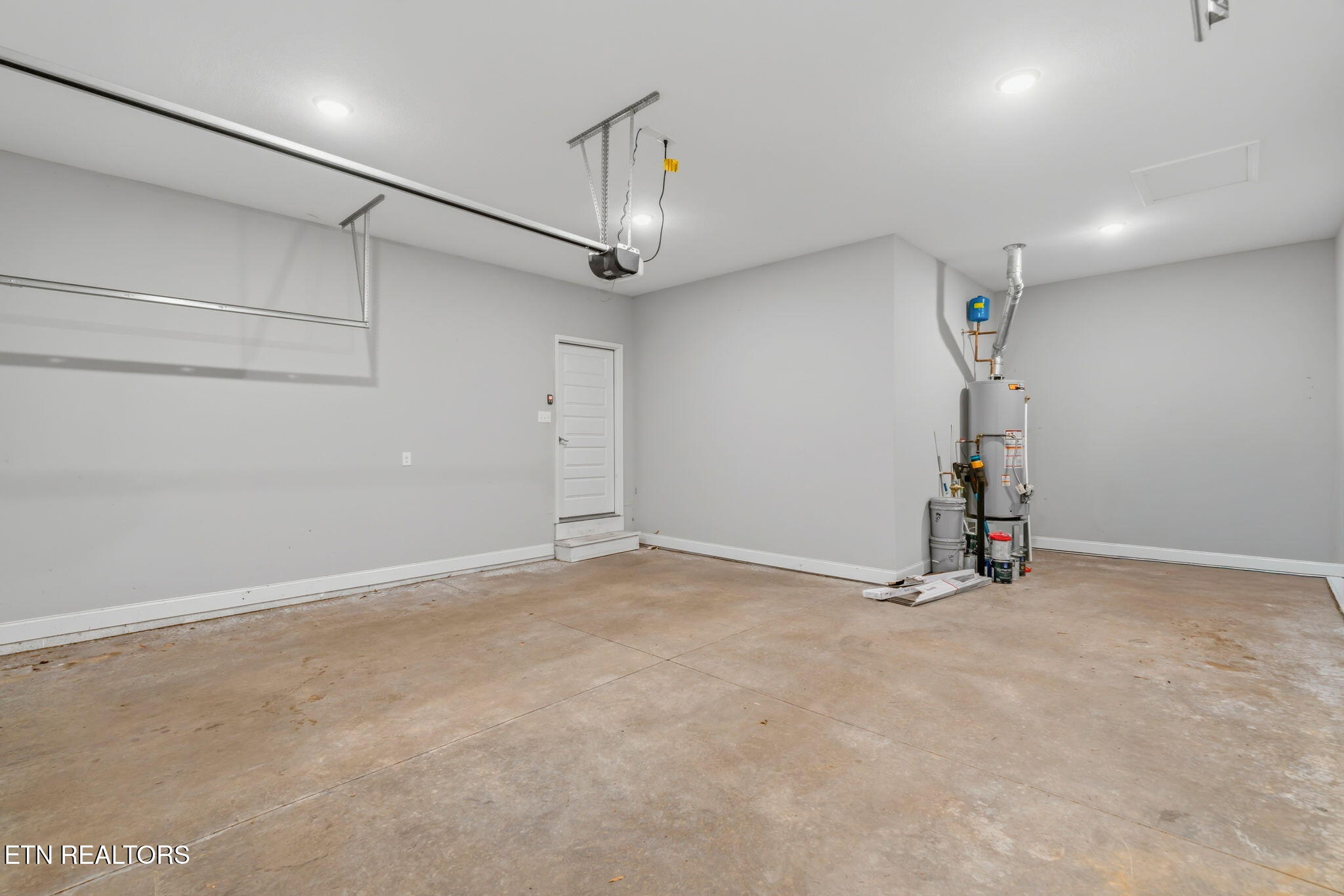 105 Fortenberry Street Oak Ridge, TN 37830 - Photo 39 of 60 2 Car Garage