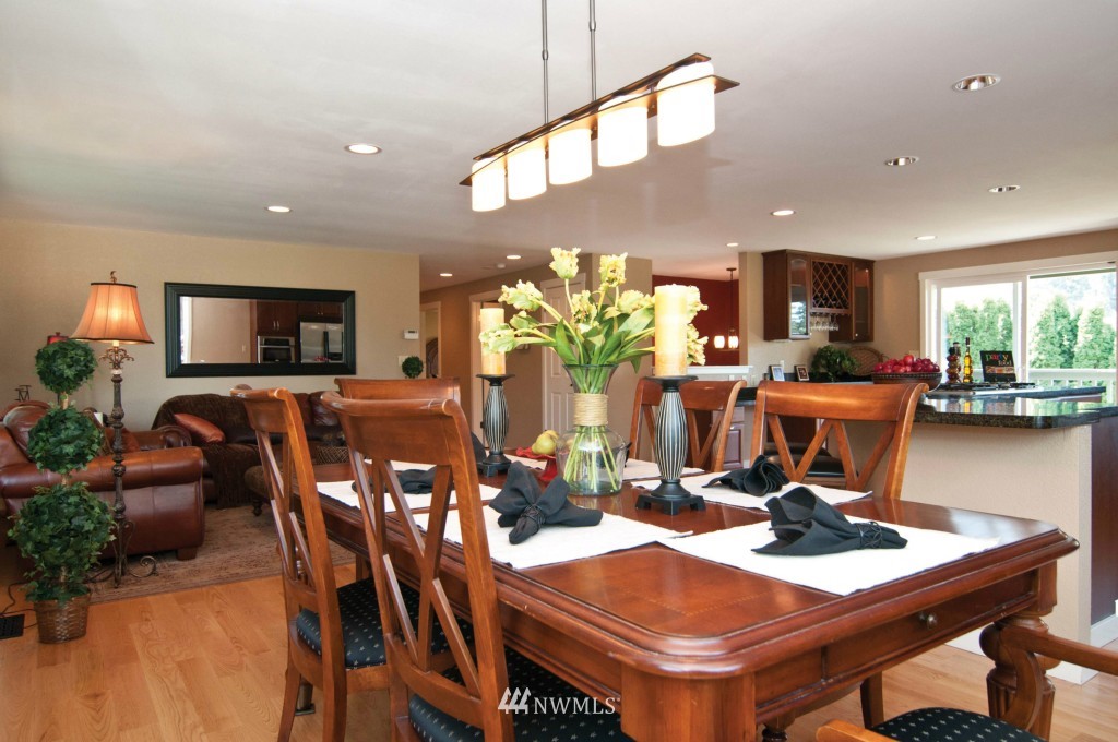 9215 183rd Place Southwest Edmonds, WA 98020 - Photo 4 of 15 Gallery Image 4