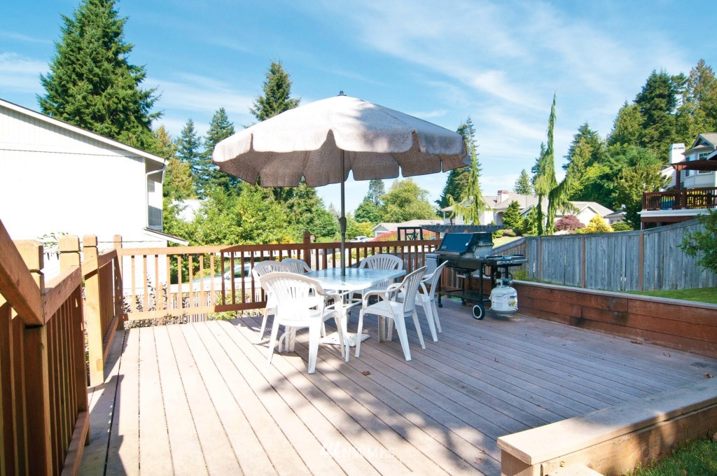 9215 183rd Place Southwest Edmonds, WA 98020 - Photo 5 of 15 Gallery Image 5