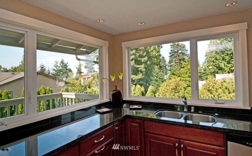 9215 183rd Place Southwest Edmonds, WA 98020 - Photo 9 of 15 Gallery Image 9