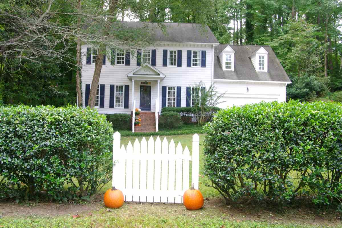 4609 Gramercy Court Raleigh, NC 27609 - Photo 2 of 22 Lots of curb appeal with this lovely home! Exterior Front
