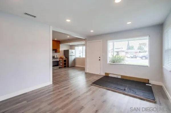 $3,300 | 6375 Thorn Street, San Diego, CA 92115