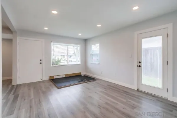 $3,300 | 6375 Thorn Street, San Diego, CA 92115