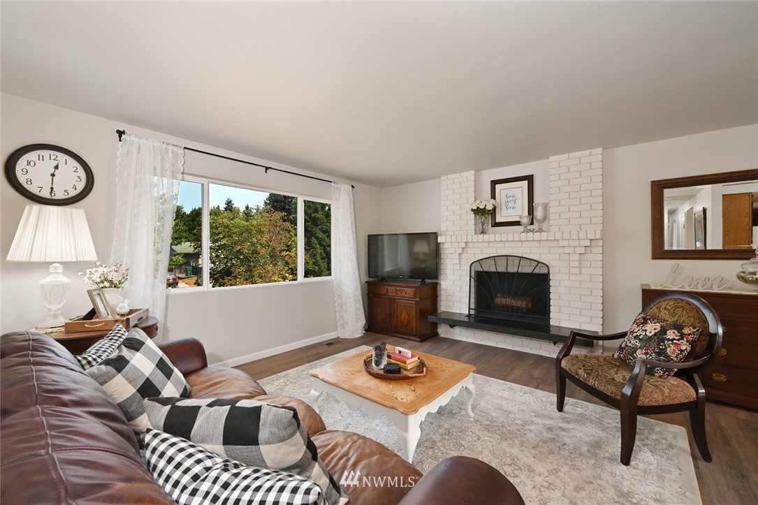 2516 172nd Place Southeast Bothell, WA 98012 - Photo 4 of 38 Gallery Image 4