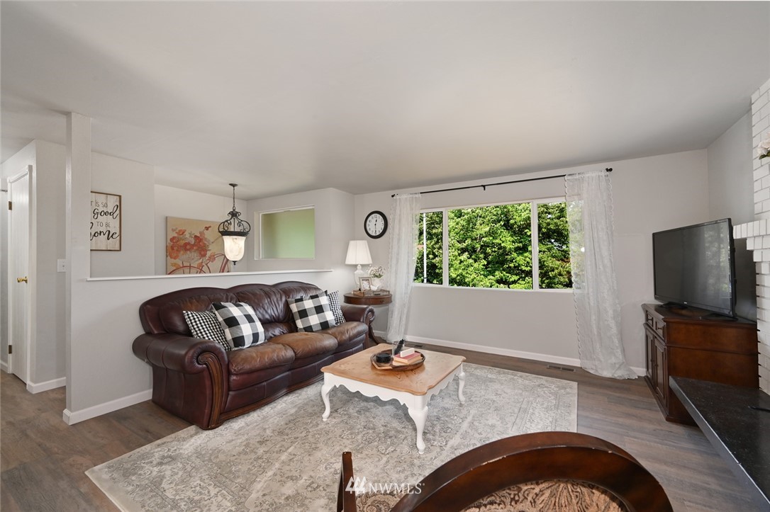 2516 172nd Place Southeast Bothell, WA 98012 - Photo 5 of 38 Gallery Image 5