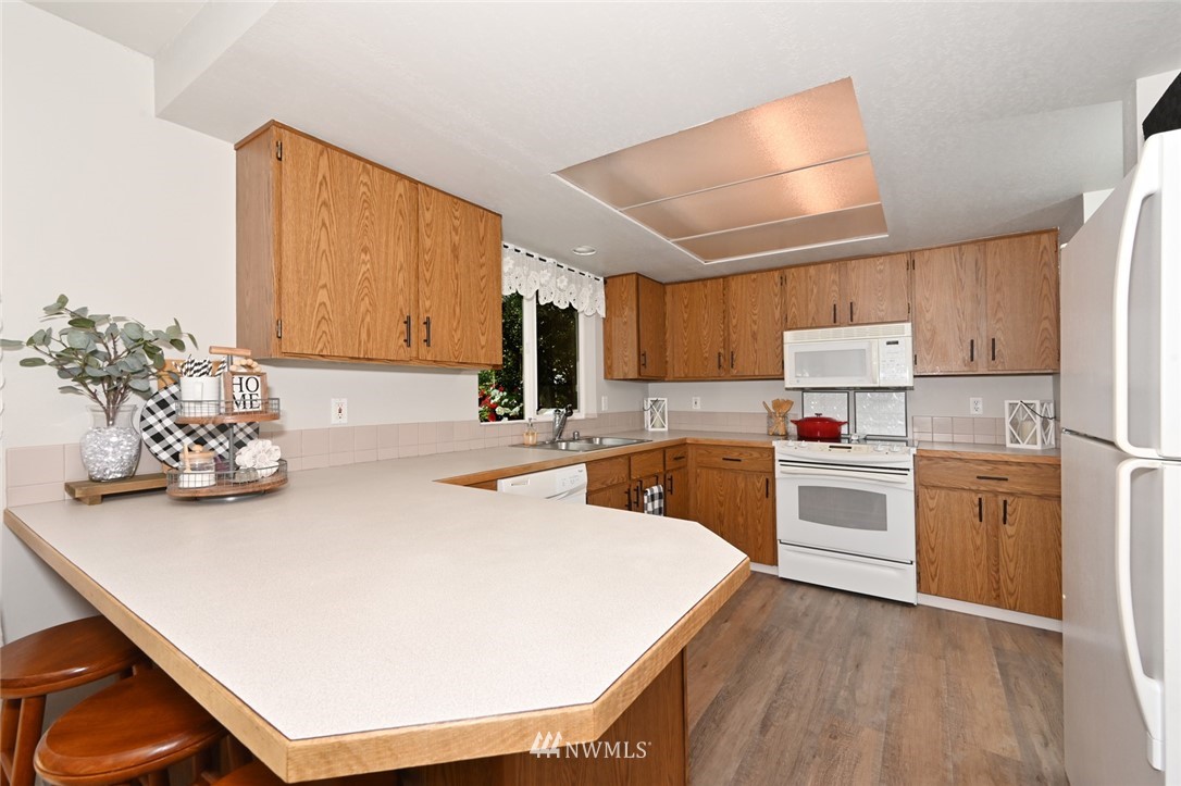 2516 172nd Place Southeast Bothell, WA 98012 - Photo 10 of 38 Gallery Image 10