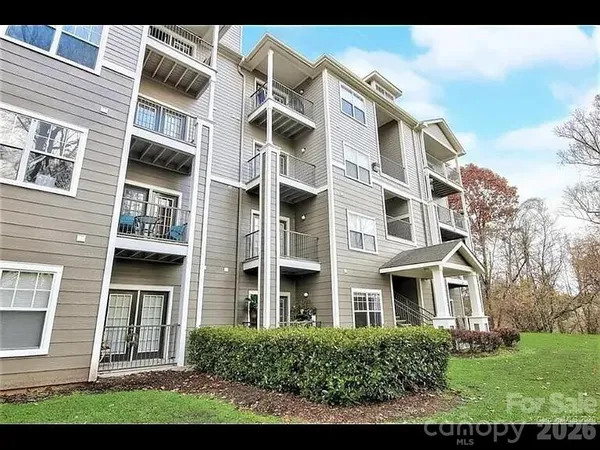 $194,900 | 300 Vista Lake Drive, Unit 3, Candler, NC 28715