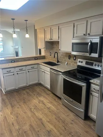 $368,500 | 1928 West 139th Street, Leawood, KS 66224