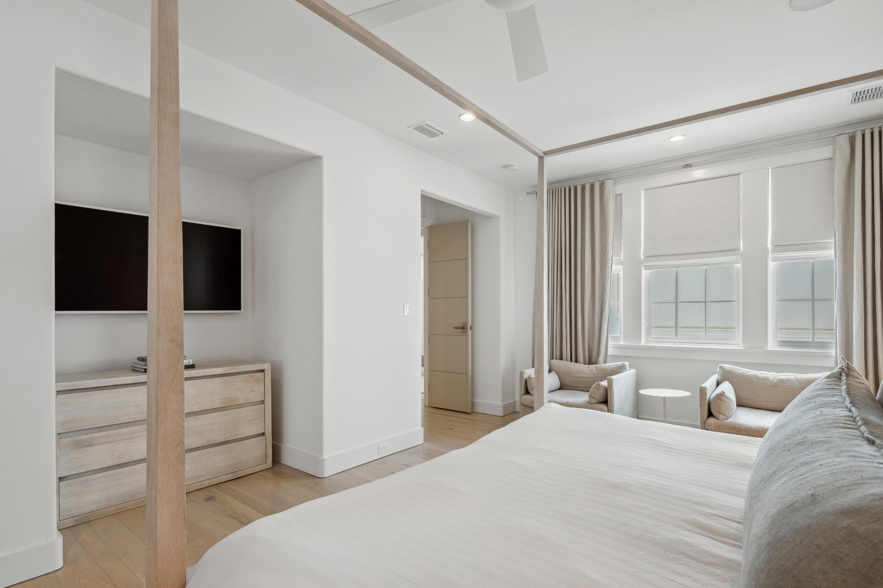 40 Silver Sea Ct Inlet Beach, Unit AA4 Inlet Beach, FL 32461 - Photo 38 of 56 a bedroom with a bed and a flat tv screen