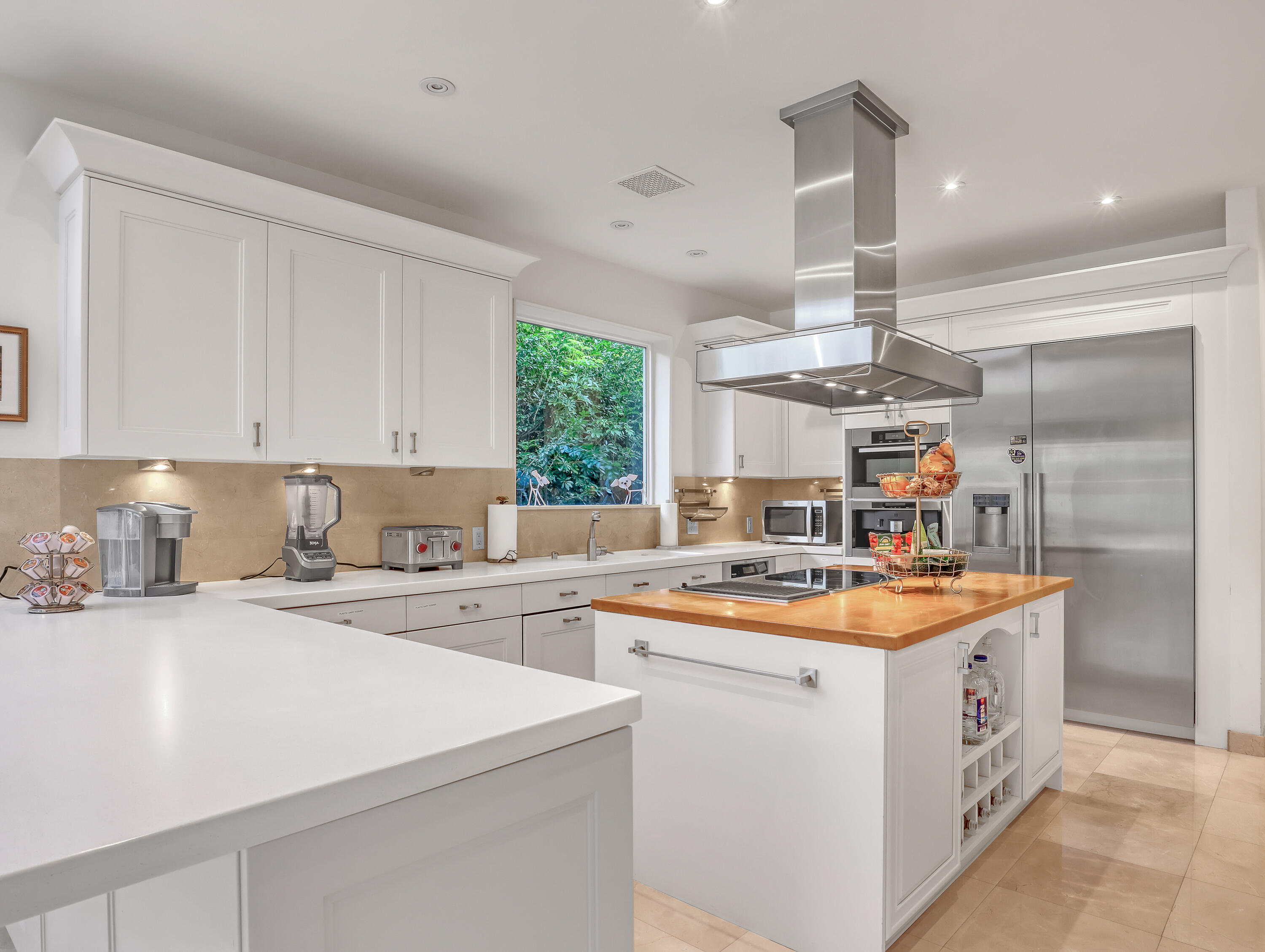 7207 Valencia Drive Boca Raton, FL 33433 - Photo 11 of 32 a kitchen that has a sink and a stove in it