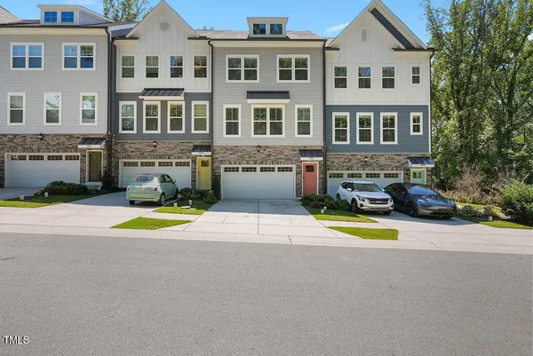 $2,550 | 2075 Eva Pearl Drive, Apex, NC 27502