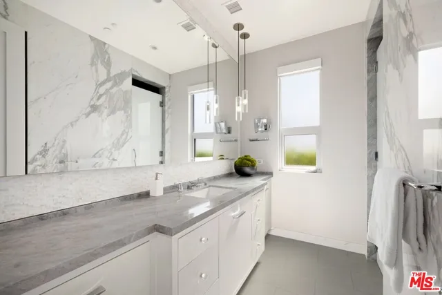 $3,995,000 | 8901 Dorrington Avenue, West Hollywood, CA 90048