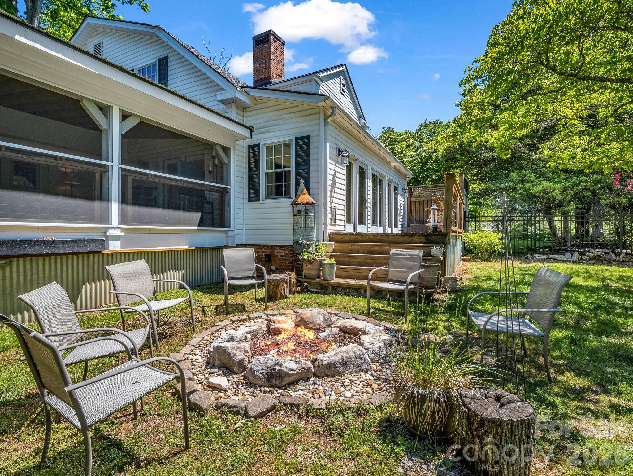 536 Maple Street Brevard, NC 28712 - Photo 6 of 44