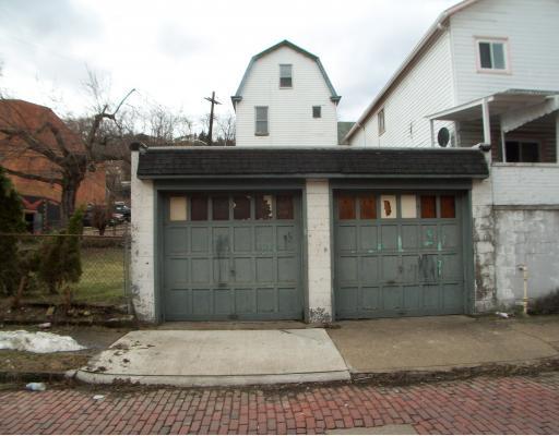 905 Robinson Street McKees Rocks, PA 15136 - Photo 2 of 13 Exterior Front.