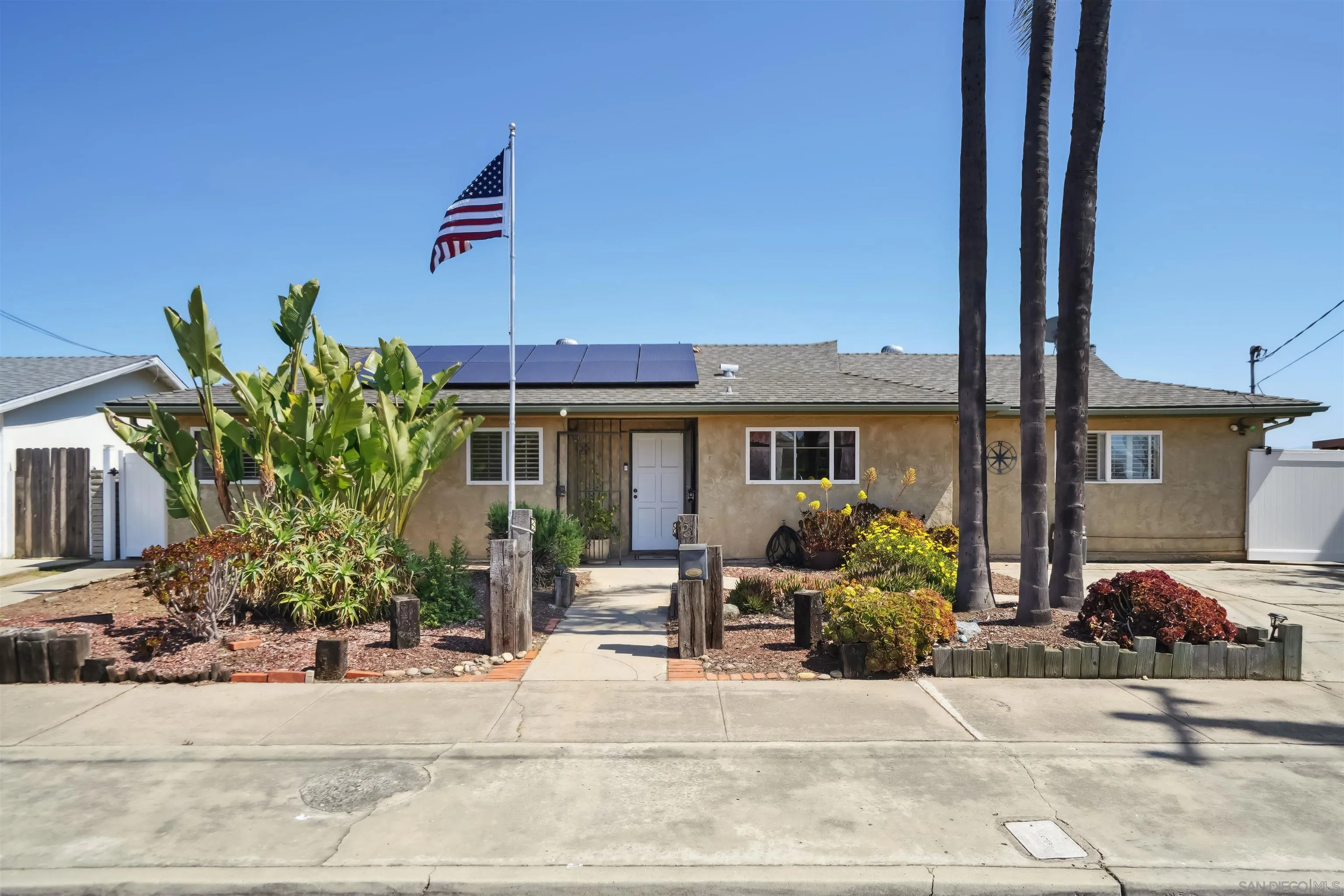 9537 East Hartland Circle Santee, CA 92071 - Photo 6 of 42 a front view of a house with garden