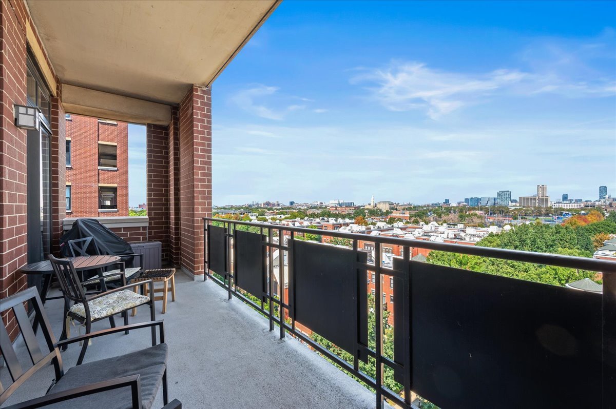 811 West 15th Place, Unit 708 Chicago, IL 60608 - Photo 15 of 28 a view of a city from a chairs