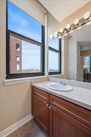 $475,000 | 811 West 15th Place, Unit 708, Chicago, IL 60608