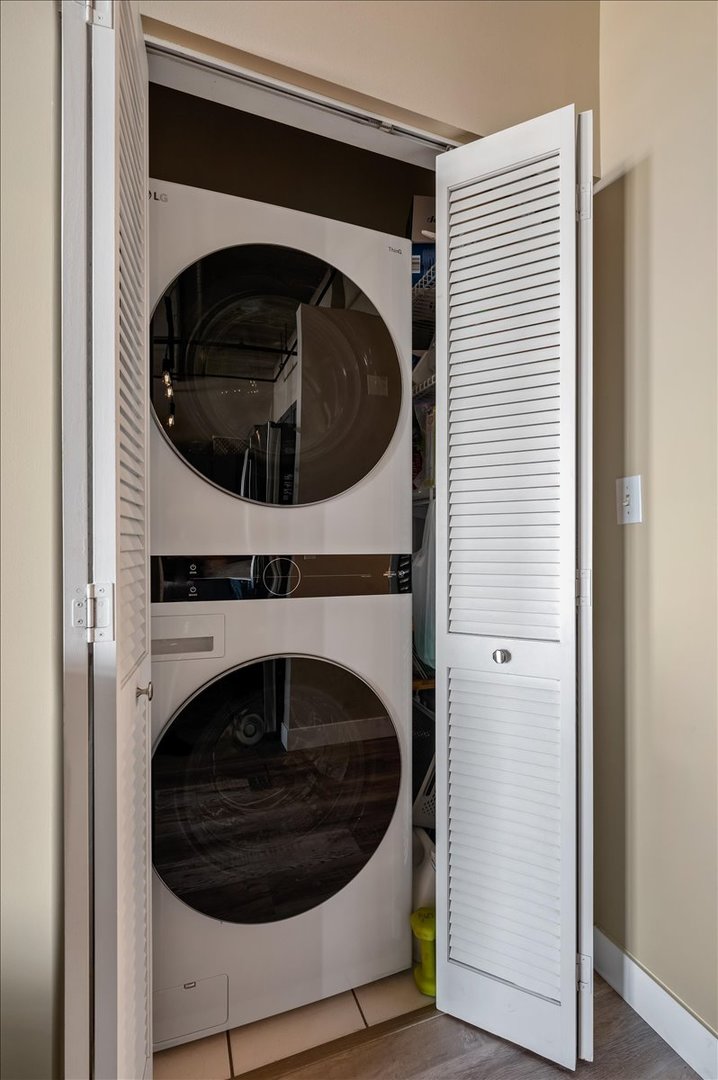 811 West 15th Place, Unit 708 Chicago, IL 60608 - Photo 22 of 28 a close up view of a washer and dryer