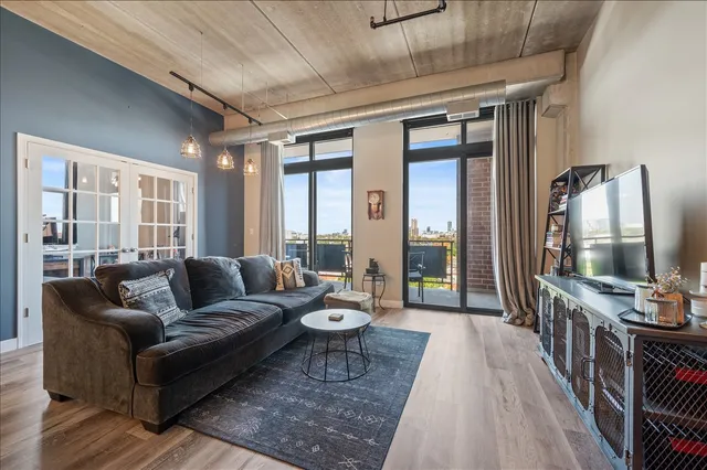 $475,000 | 811 West 15th Place, Unit 708, Chicago, IL 60608