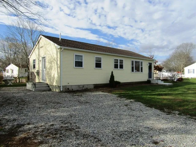 a view of a house with a backyard