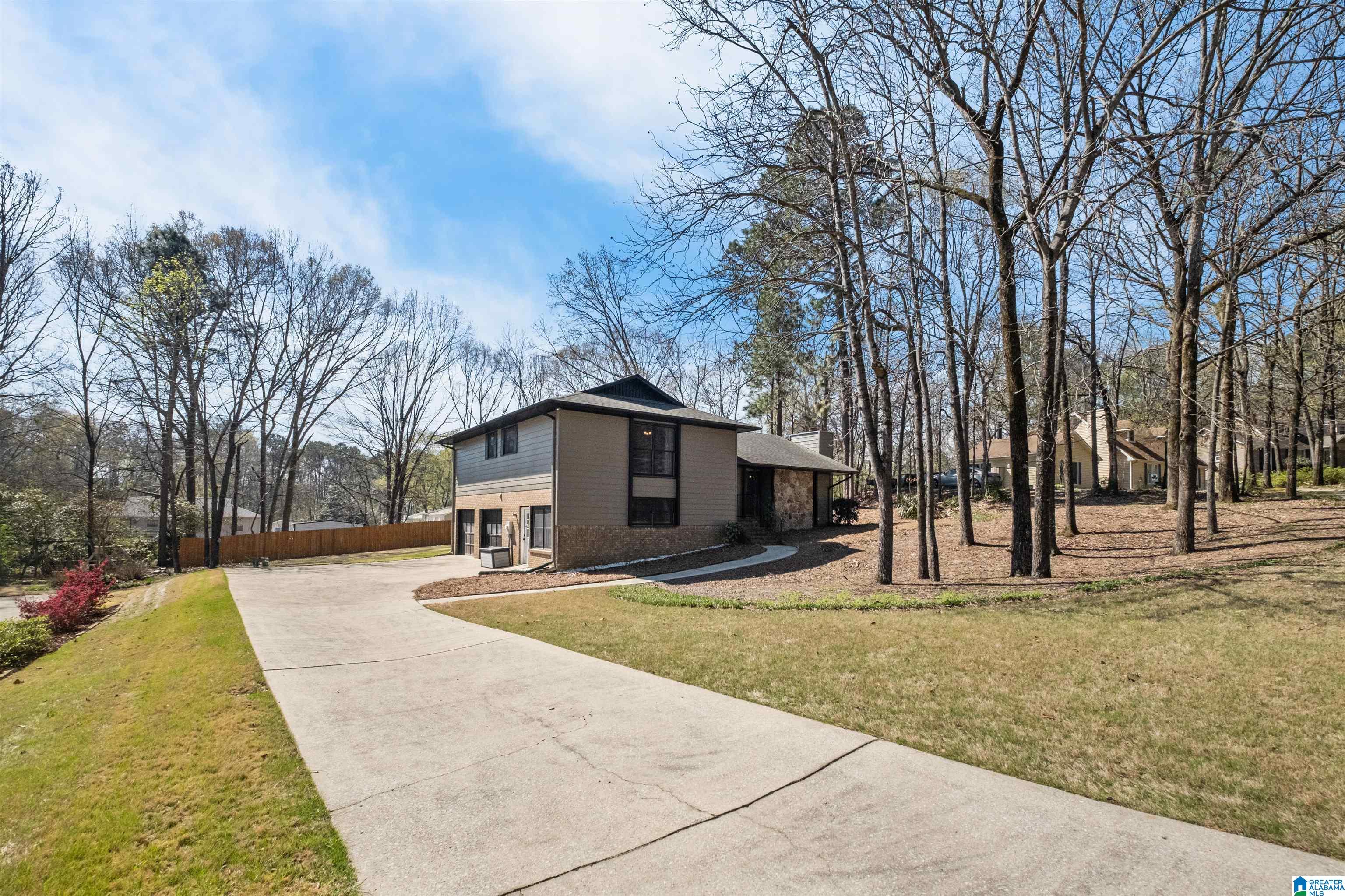 1837 Hamilton Road Pelham, AL 35124 - Photo 3 of 44