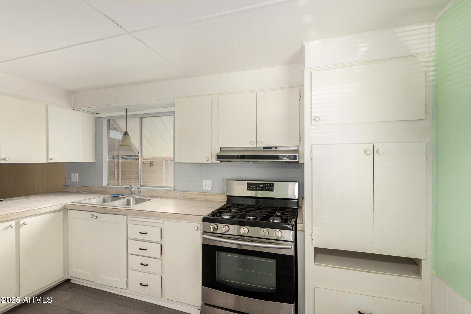 10401 North Cave Creek Road, Unit 37 Phoenix, AZ 85020 - Photo 11 of 26 18 Cave Creek 37