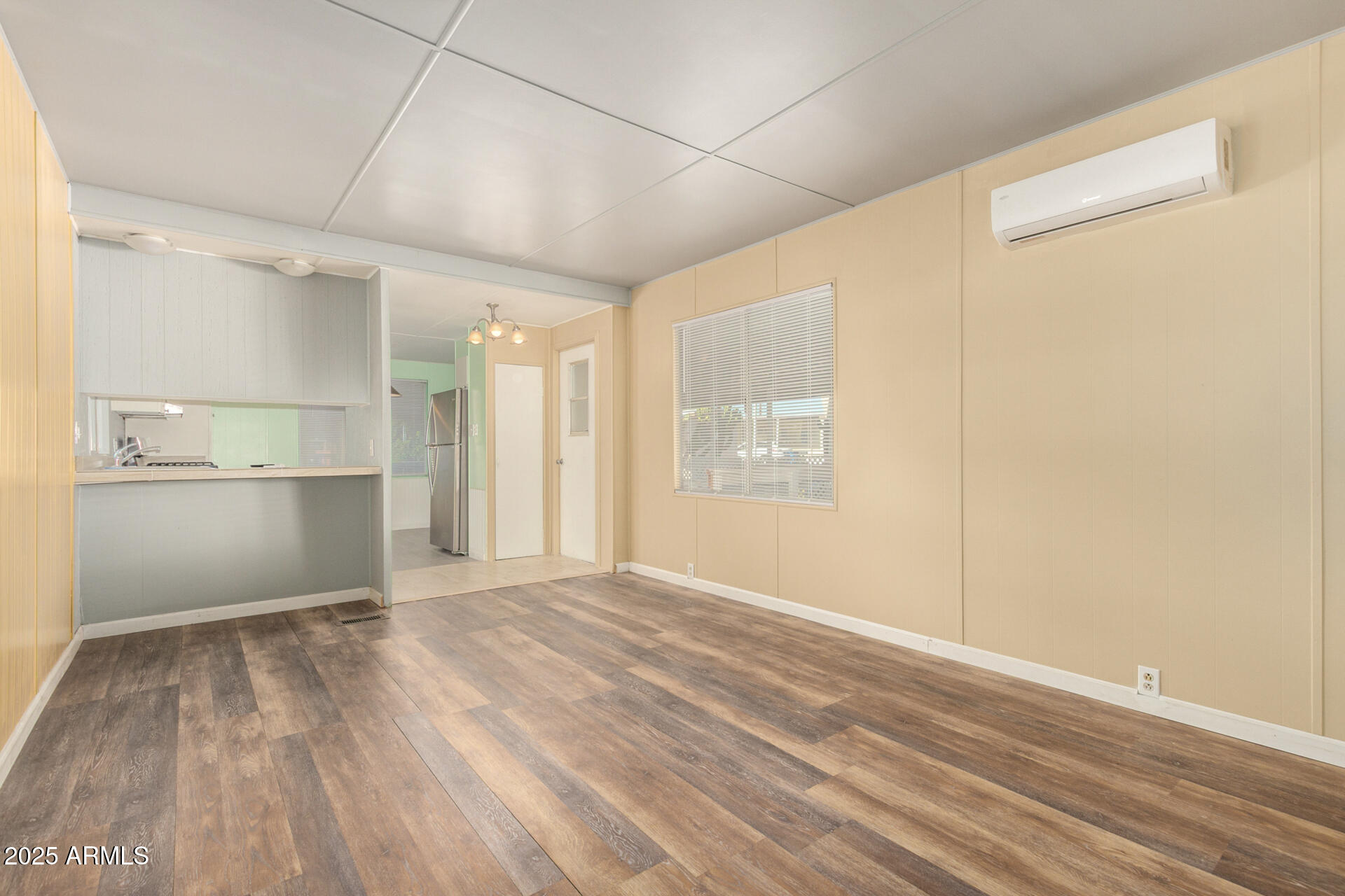 10401 North Cave Creek Road, Unit 37 Phoenix, AZ 85020 - Photo 4 of 26 10 Cave Creek 37