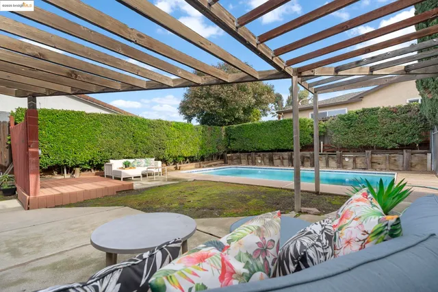 $575,000 | 1909 Oakridge Lane, Pittsburg, CA 94565