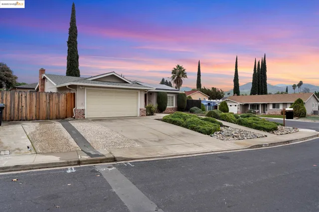 $575,000 | 1909 Oakridge Lane, Pittsburg, CA 94565