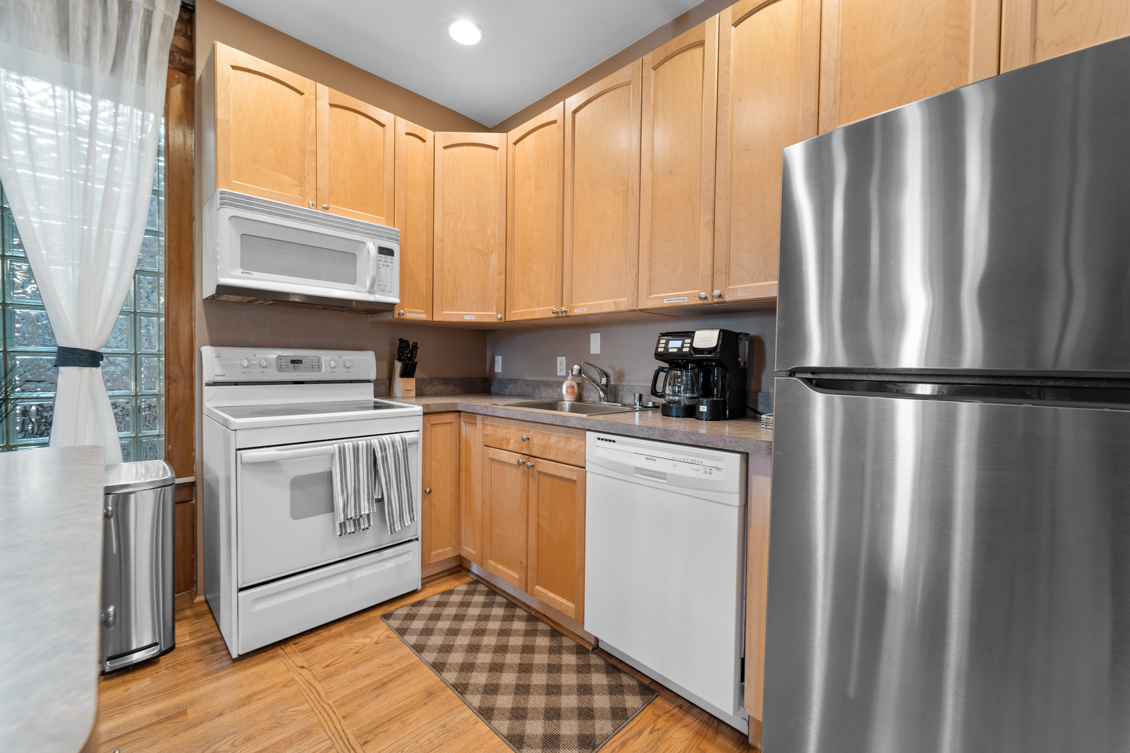 3914 North Broadway, Unit 3B Chicago, IL 60613 - Photo 3 of 18