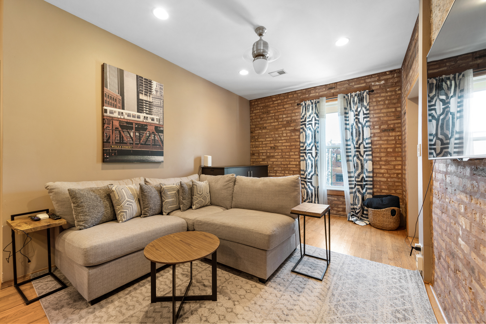 3914 North Broadway, Unit 3B Chicago, IL 60613 - Photo 5 of 18