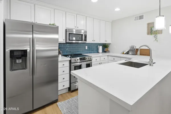 $3,000 | 4704 East Paradise Village Parkway North, Unit 228, Phoenix, AZ 85032