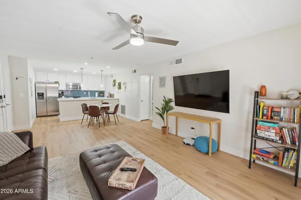 $3,000 | 4704 East Paradise Village Parkway North, Unit 228, Phoenix, AZ 85032