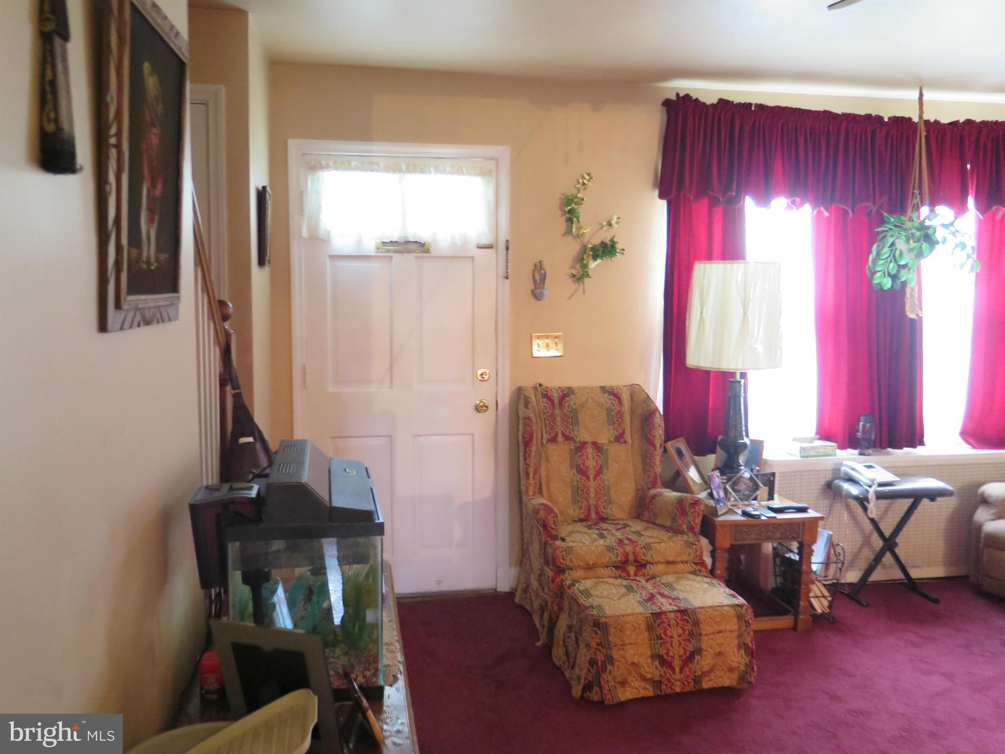 5232 Old Frederick Road Baltimore, MD 21229 - Photo 14 of 28 Living Room