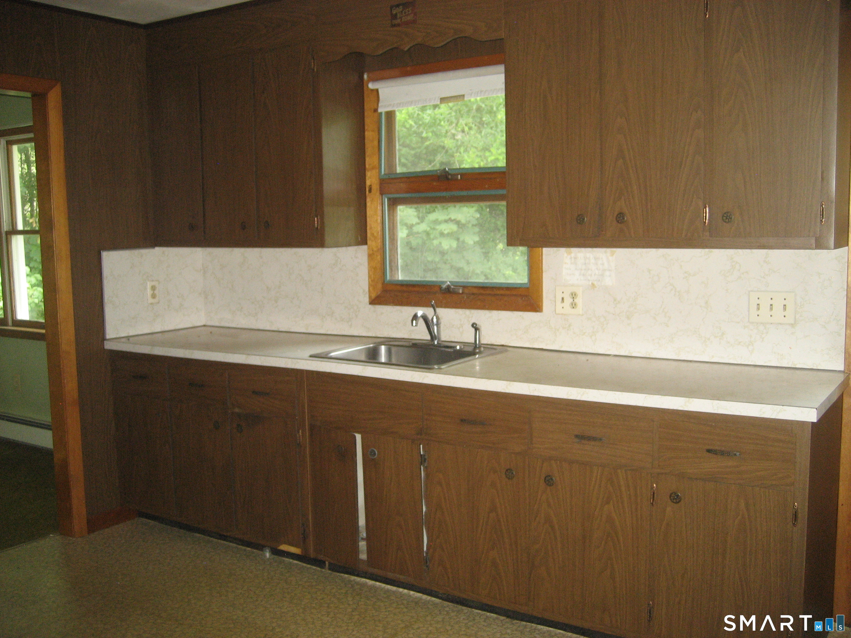 21 Daniel Street Norwich, CT 06360 - Photo 5 of 21