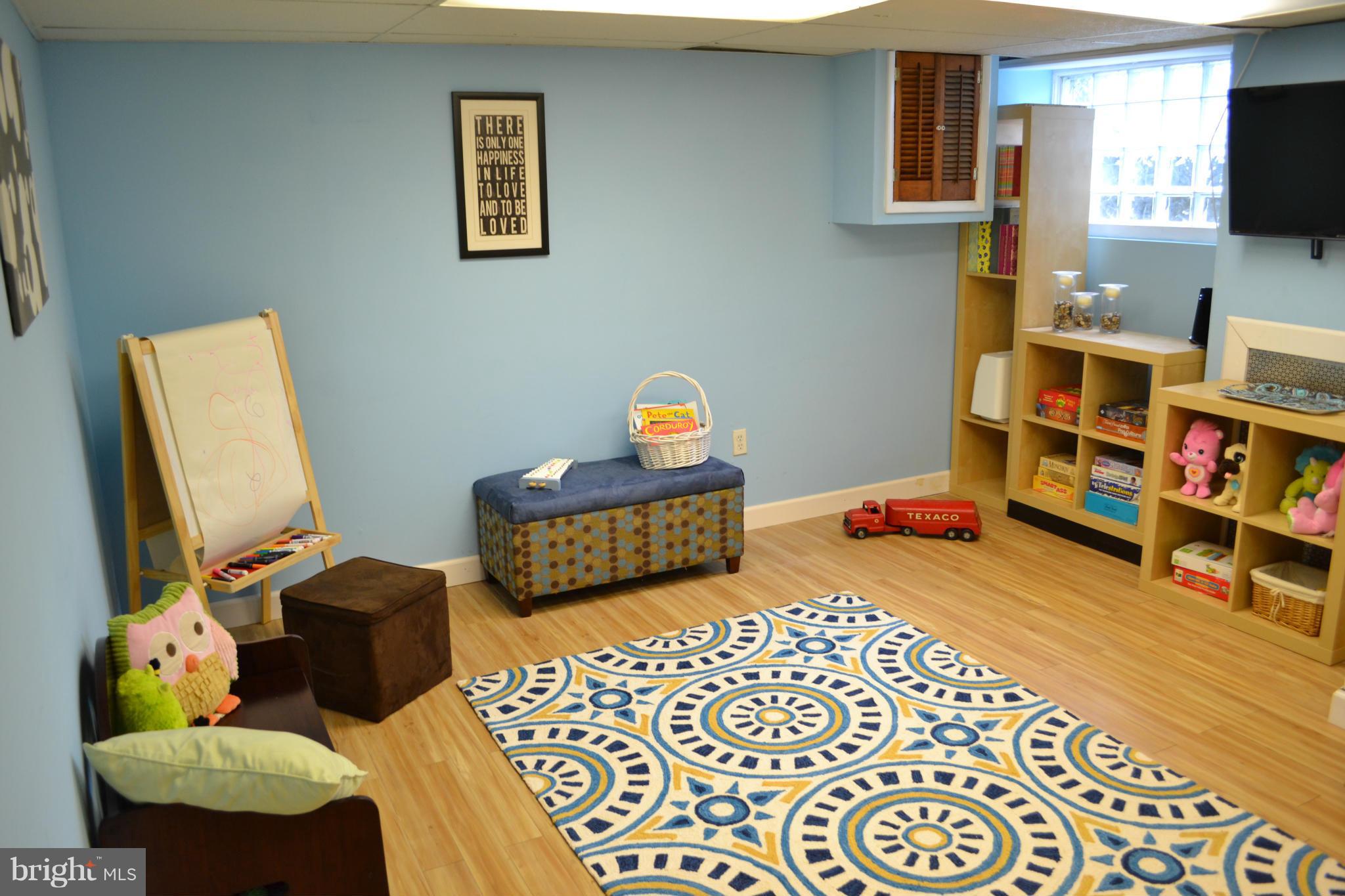 211 Westshire Road Baltimore, MD 21229 - Photo 24 of 28 Lower level Family Room