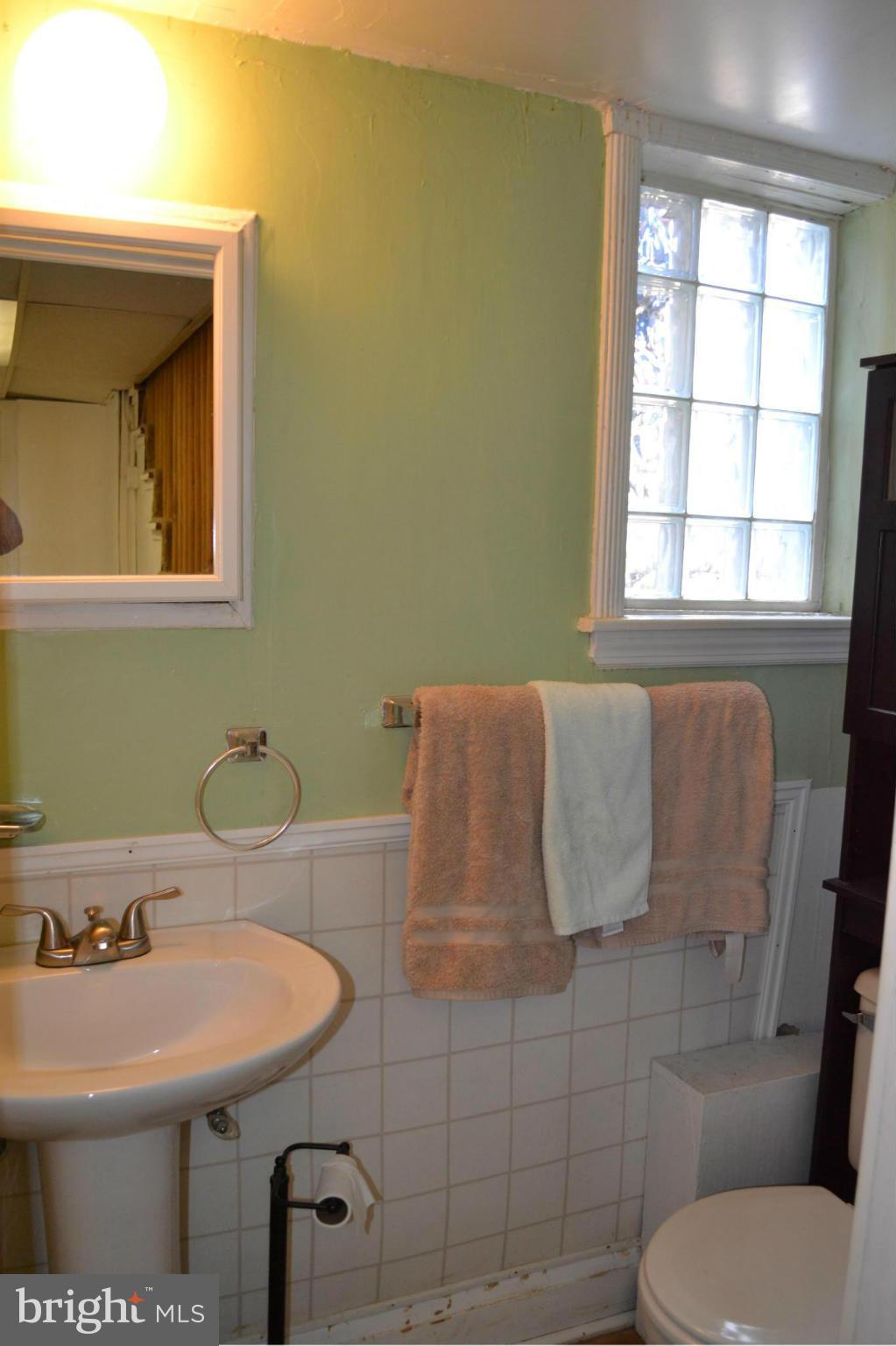211 Westshire Road Baltimore, MD 21229 - Photo 26 of 28 Lower level bath