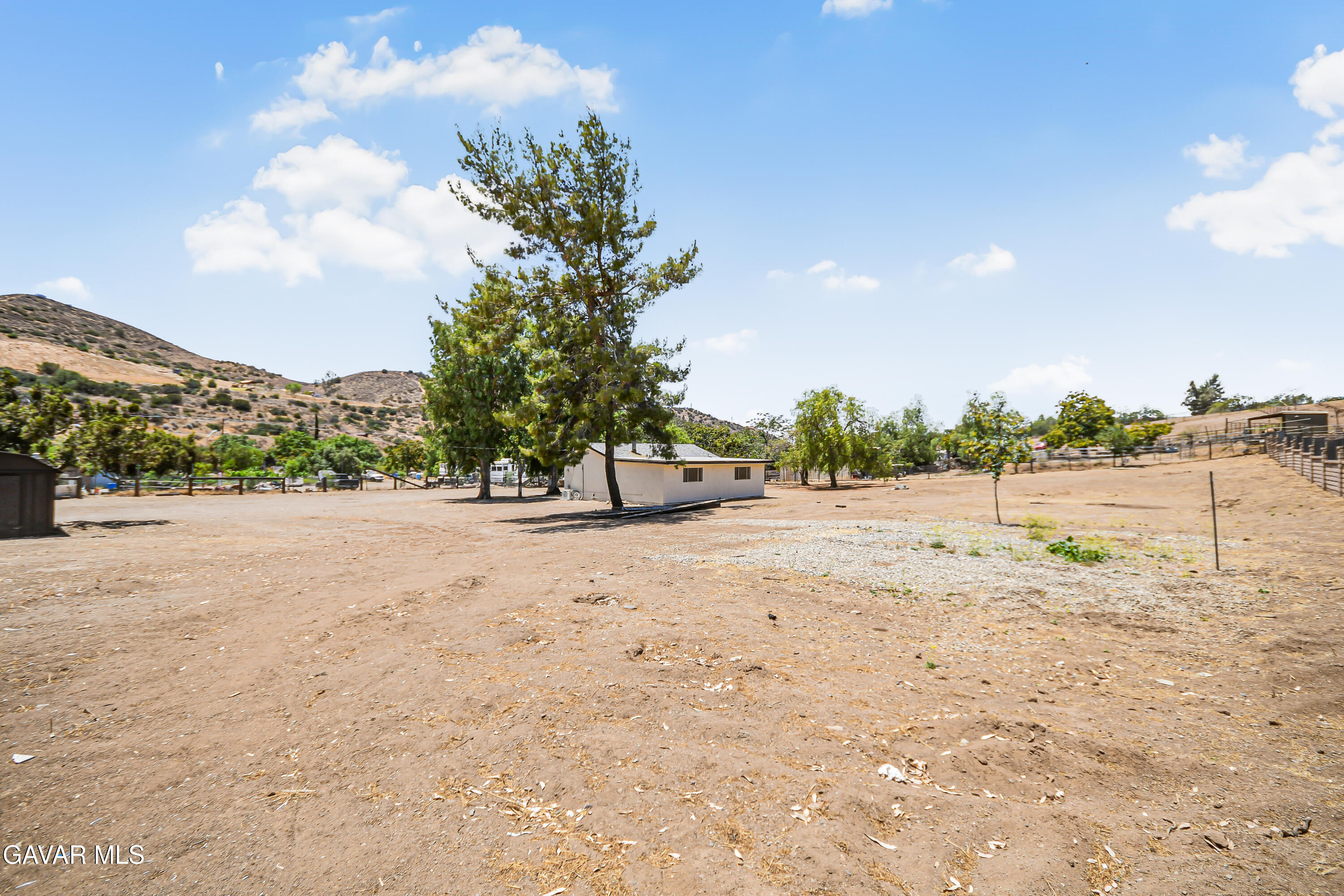 35339 Anthony Road Agua Dulce, CA 91390 - Photo 19 of 20 a view of outdoor space and yard