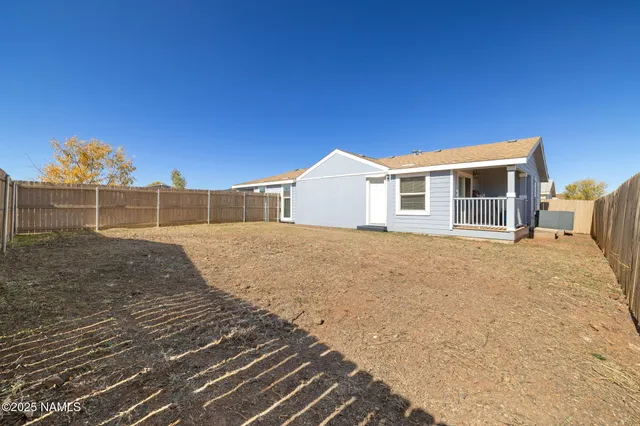 a view of a house with a backyard