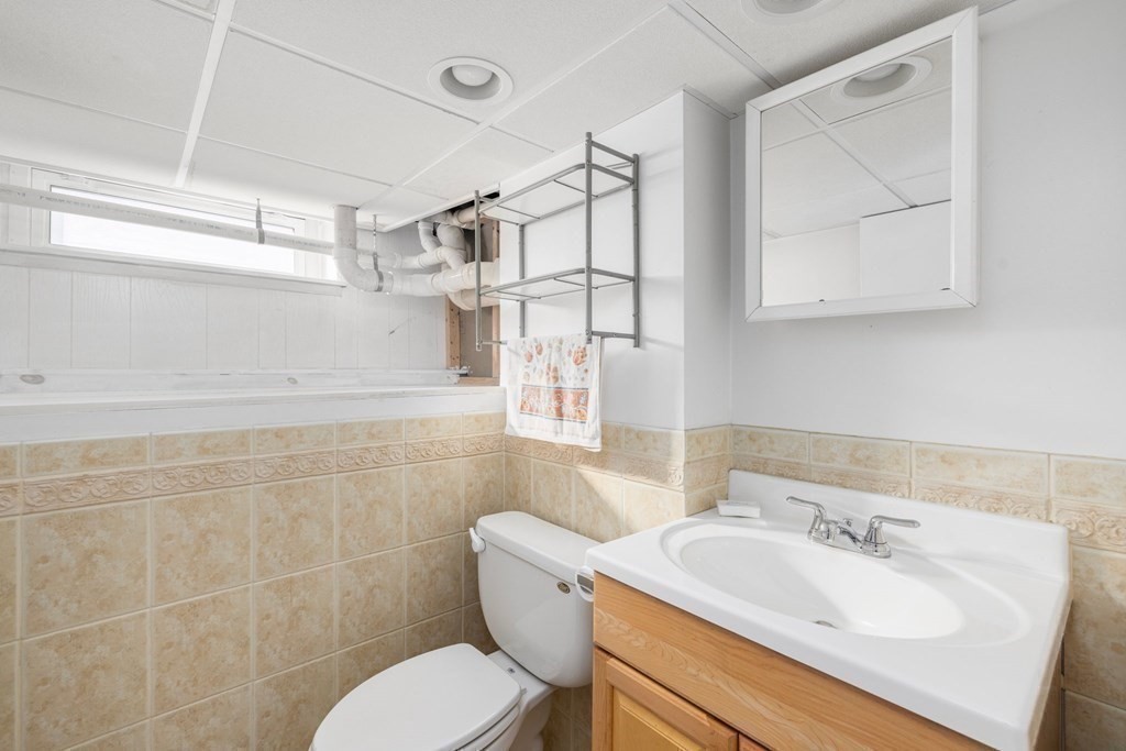 596 Harvard Street Fall River, MA 02720 - Photo 19 of 28