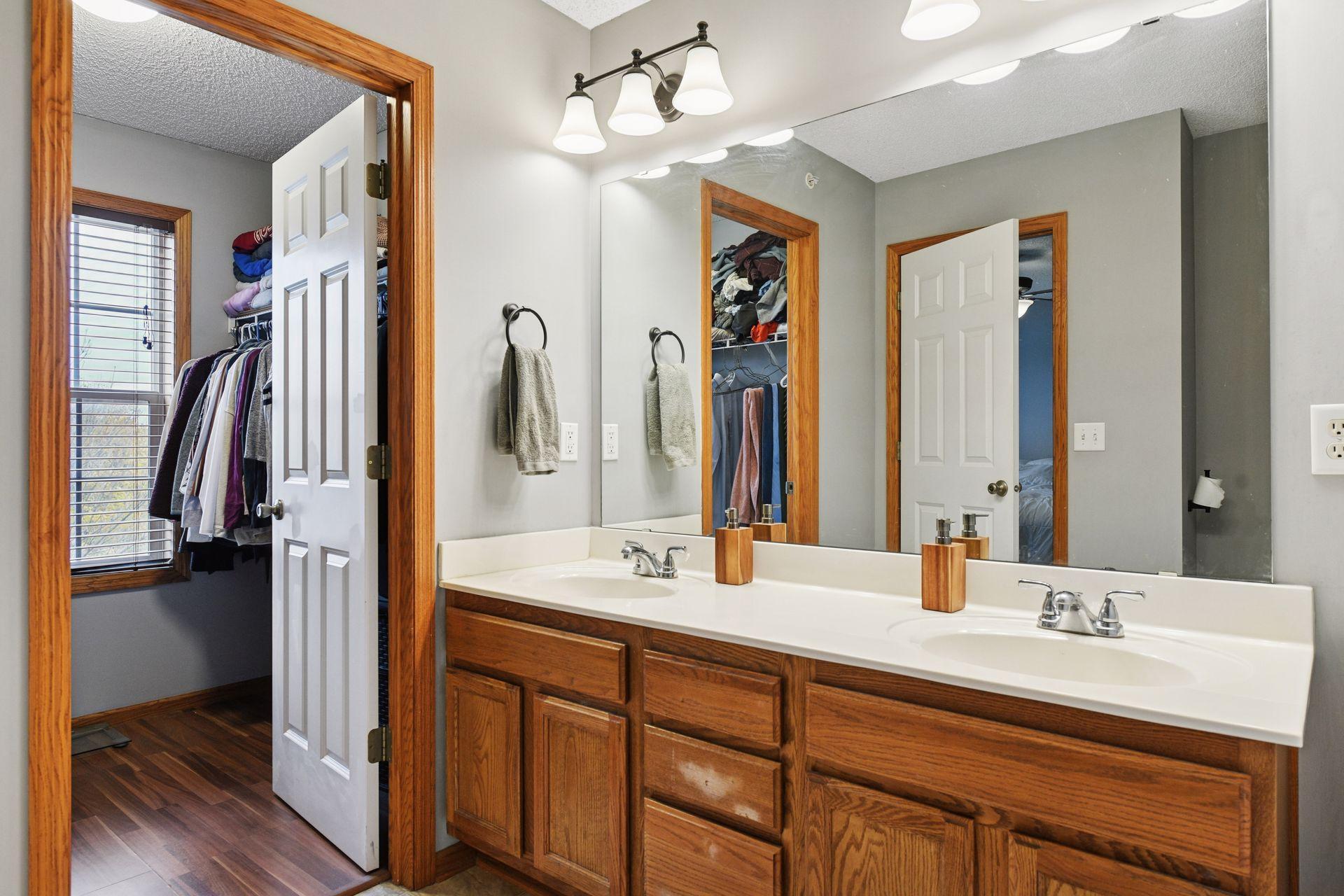 1976 Clover Ridge Drive Chaska, MN 55318 - Photo 17 of 23