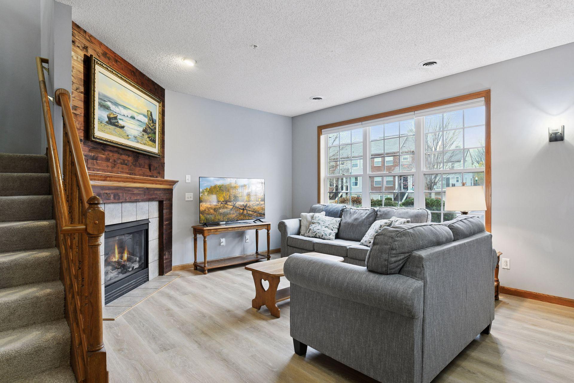 1976 Clover Ridge Drive Chaska, MN 55318 - Photo 3 of 23