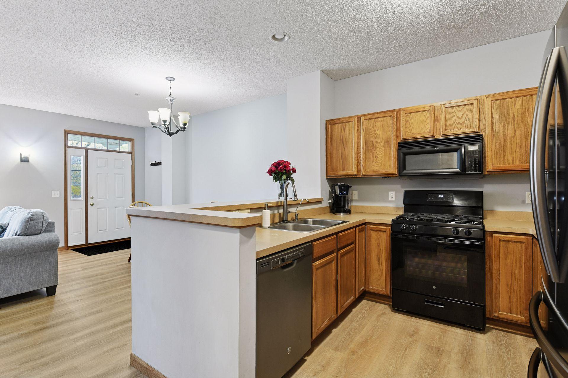 1976 Clover Ridge Drive Chaska, MN 55318 - Photo 7 of 23