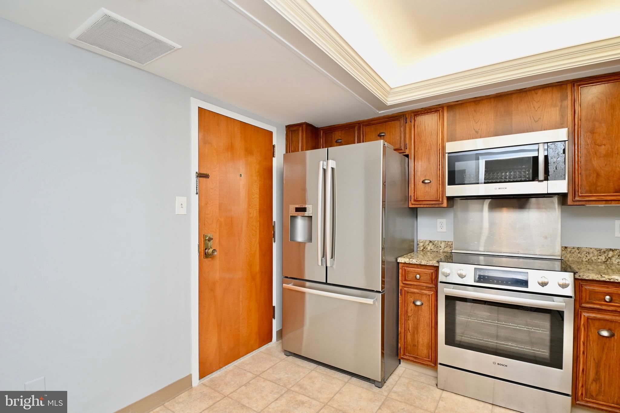 1101 South Arlington Ridge Road, Unit 509 Arlington, VA 22202 - Photo 20 of 62 a kitchen with a refrigerator stove and microwave