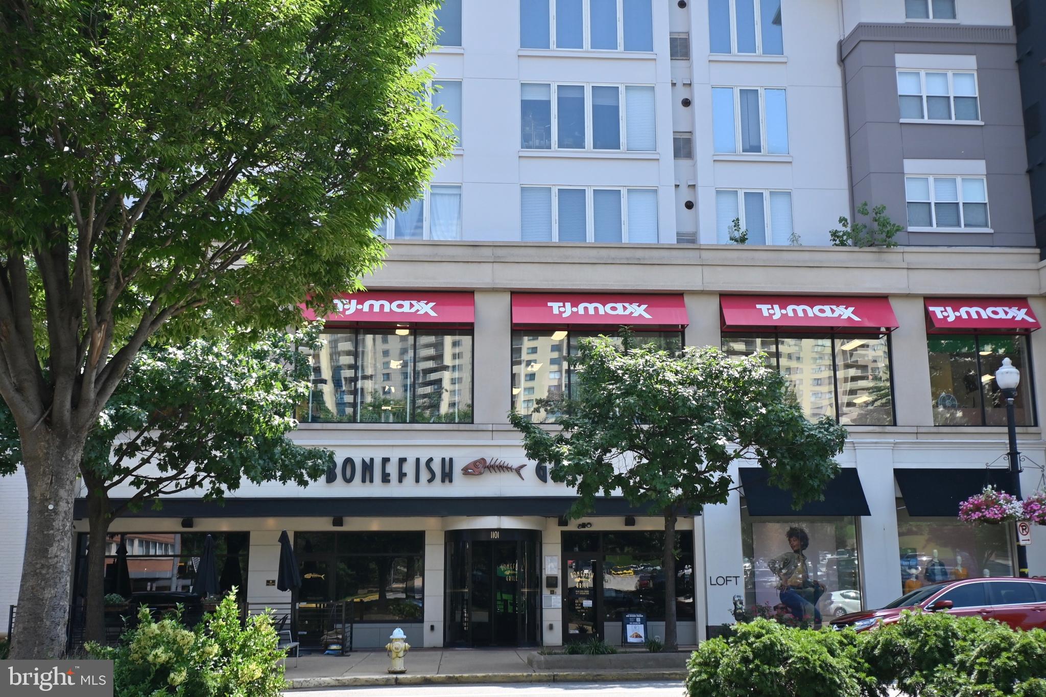 1101 South Arlington Ridge Road, Unit 509 Arlington, VA 22202 - Photo 59 of 62 a view of a multi story building