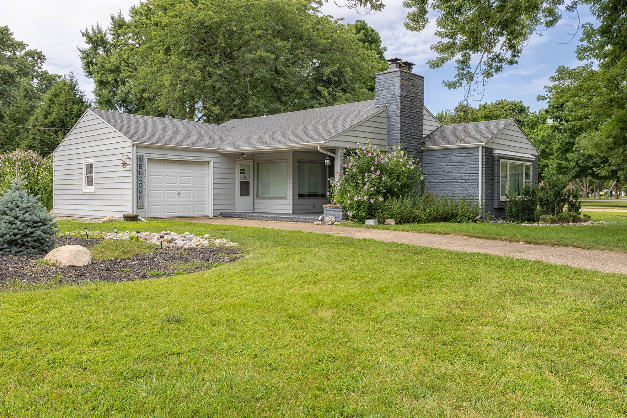 433 Montezuma Road Benton Harbor, MI 49022 - Photo 2 of 30 Montazuma_433_-1