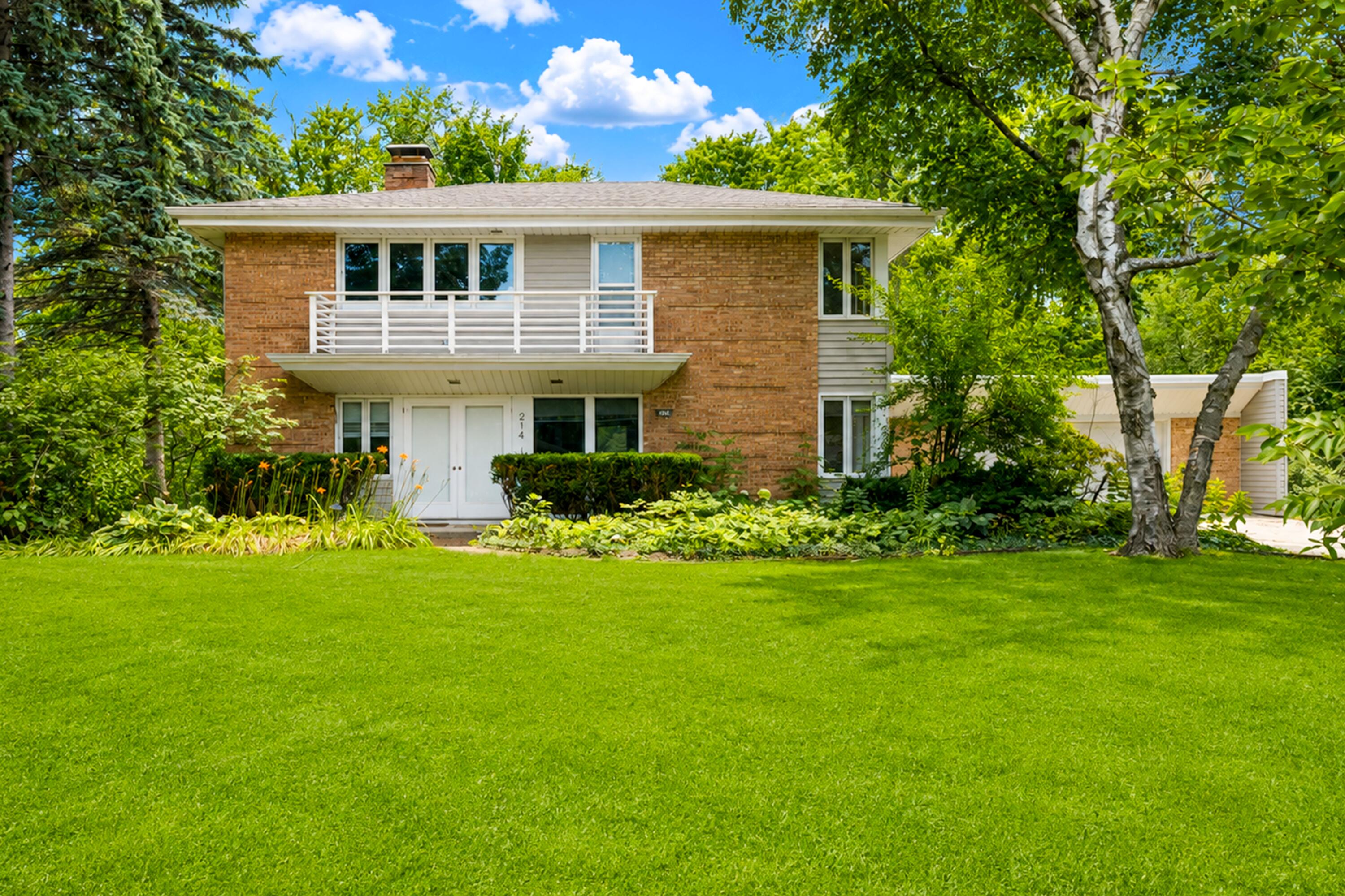 214 East Spooner Road Fox Point, WI 53217 - Photo 2 of 35 Mid-Century Charmer!