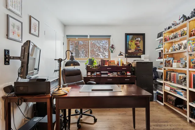 $485,000 | 23-w039 Hackberry Drive, Glen Ellyn, IL 60137